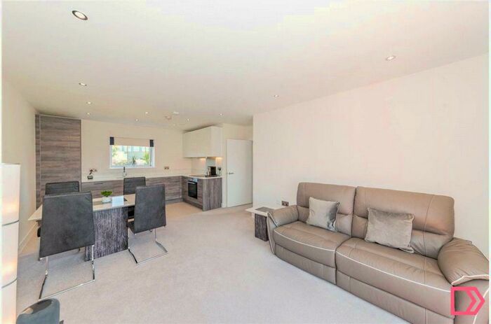 2 Bedroom Flat To Rent In Greenham Avenue, Reading, Berkshire, RG2