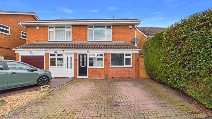 3 Bedroom House For Sale In Foxlea Road, Halesowen, B63