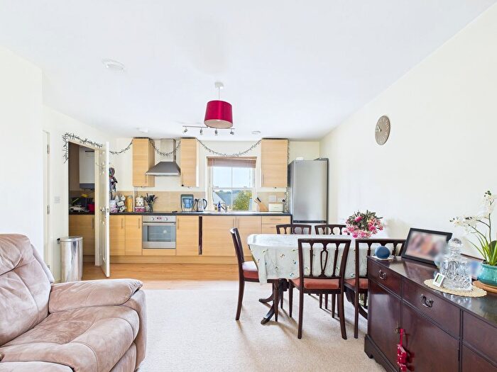 2 Bedroom Flat For Sale In Fry Close, Cirencester, GL7