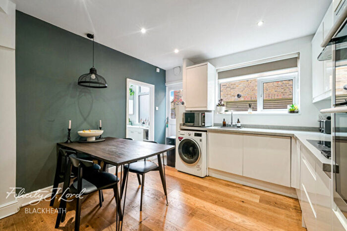 2 Bedroom Maisonette For Sale In Eastcombe Avenue, London, SE7