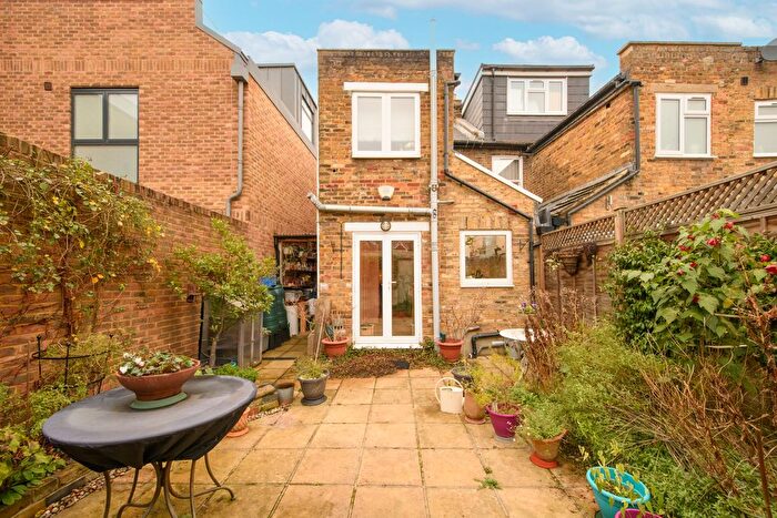 2 Bedroom End Of Terrace House To Rent In Sandycombe Road, Richmond, TW9