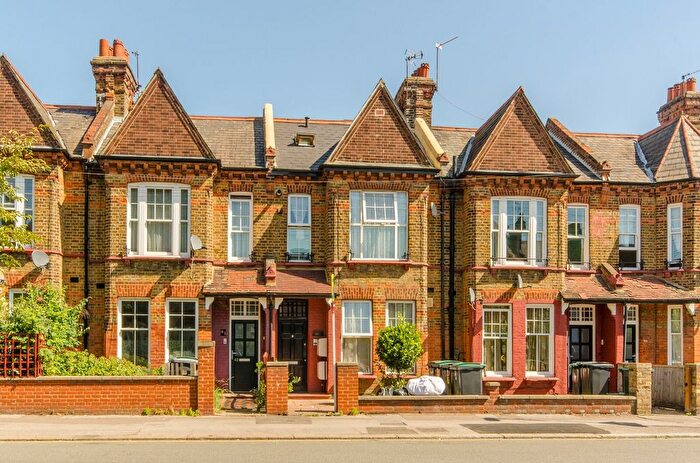 3 Bedroom Maisonette To Rent In Gladstone Avenue, Wood Green, London, N22