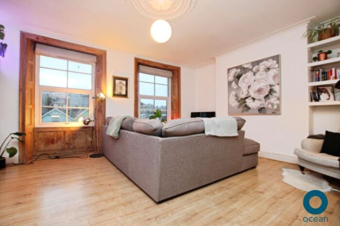 2 Bedroom Flat To Rent In Foxleigh Mansions - Bishopston, BS7