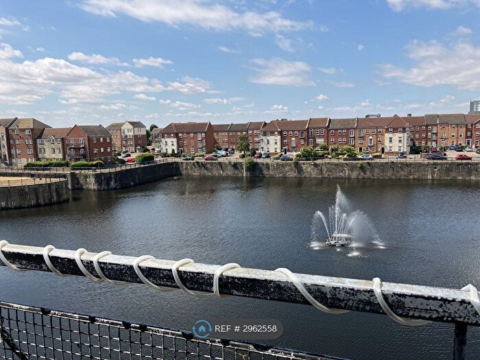 2 Bedroom Flat To Rent In Lock Keepers Court, Hull, HU9