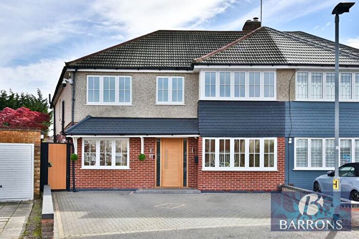 4 Bedroom Semi-Detached House For Sale In Beehive Road, Goffs Oak, EN7