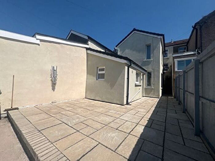 1 Bedroom Flat To Rent In Flat A, Commercial Street, Aberbargoed, Bargoed, CF81