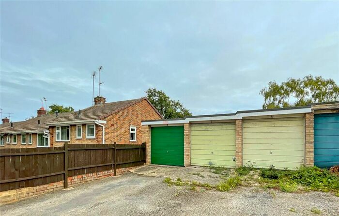 3 Bedroom Terraced House For Sale In Sutherland Gardens, Rainham, Kent, ME8