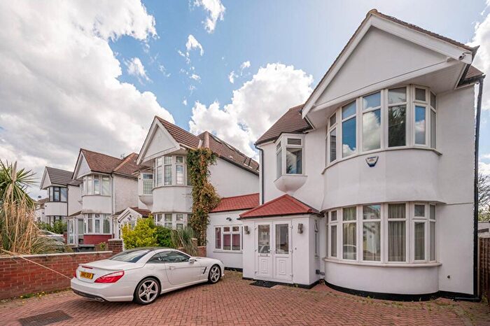 5 Bedroom House To Rent In Southfields, Hendon, London, NW4