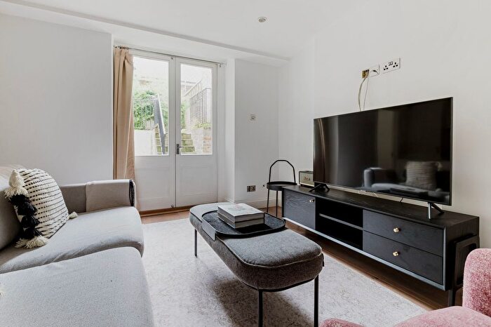 2 Bedroom Flat To Rent In Bayswater, London, W2