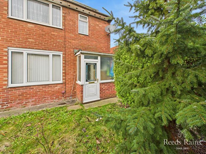 3 Bedroom Semi Detached House For Sale In Southcoates Lane, Hull, East Yorkshire, HU9