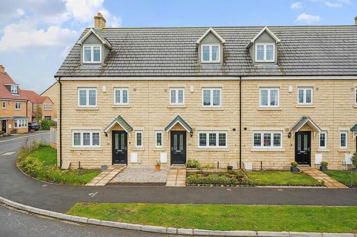 4 Bedroom Terraced House For Sale In Scampston Drive, Beckwithshaw, HG3