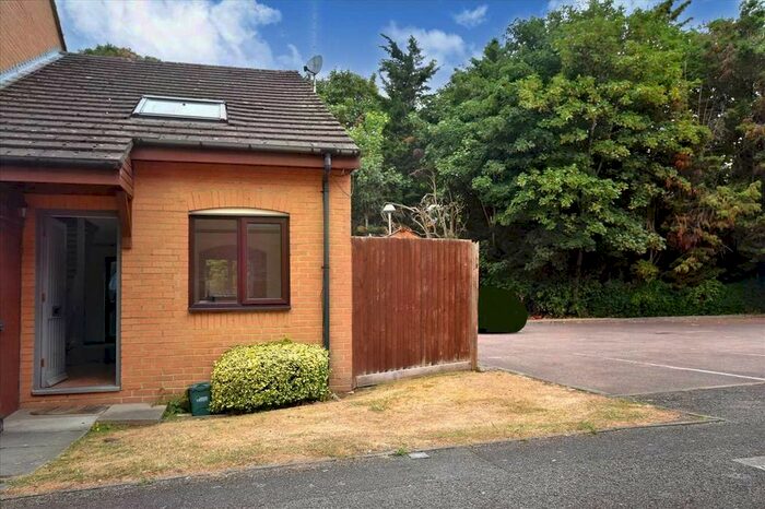 1 Bedroom End Of Terrace House To Rent In Wilkinson Way, Acton, Acton, W3