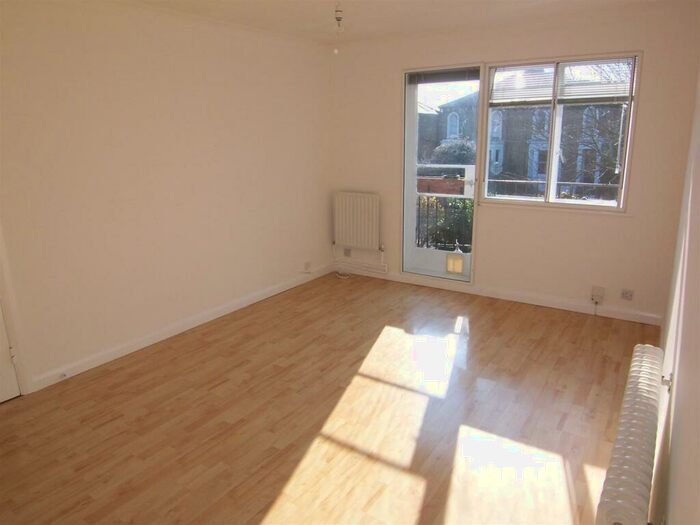 2 Bedroom Apartment To Rent In Queens Road, Kingston, KT2