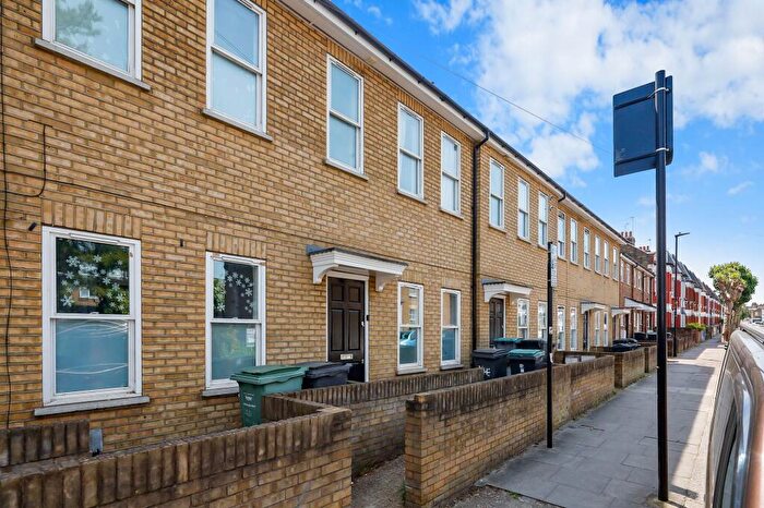 3 Bedroom House To Rent In Woodside Gardens, London, N17