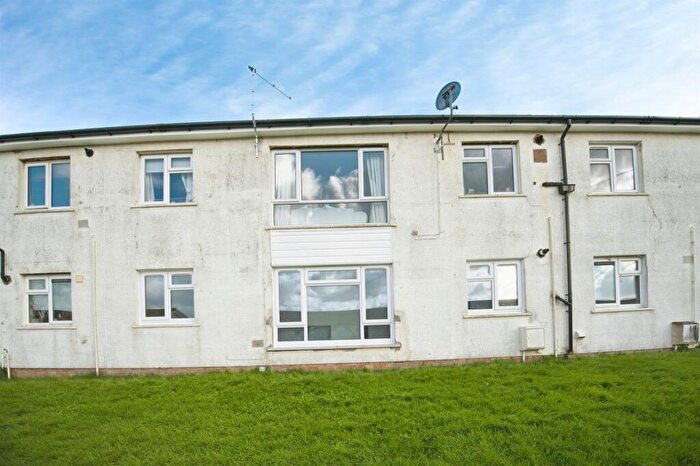 2 Bedroom Flat For Sale In Maes-Y-Felin, Bridgend, CF31