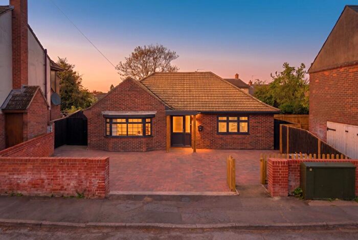 3 Bedroom Detached Bungalow For Sale In High Street, Brampton, Huntingdon, Cambridgeshire, PE28