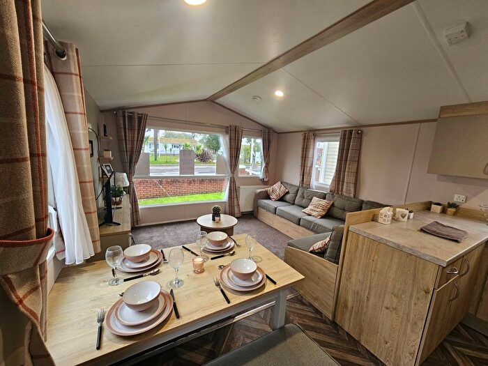 2 Bedroom Mobile/park Home For Sale In Warren Road, Dawlish Warren, Dawlish, EX7