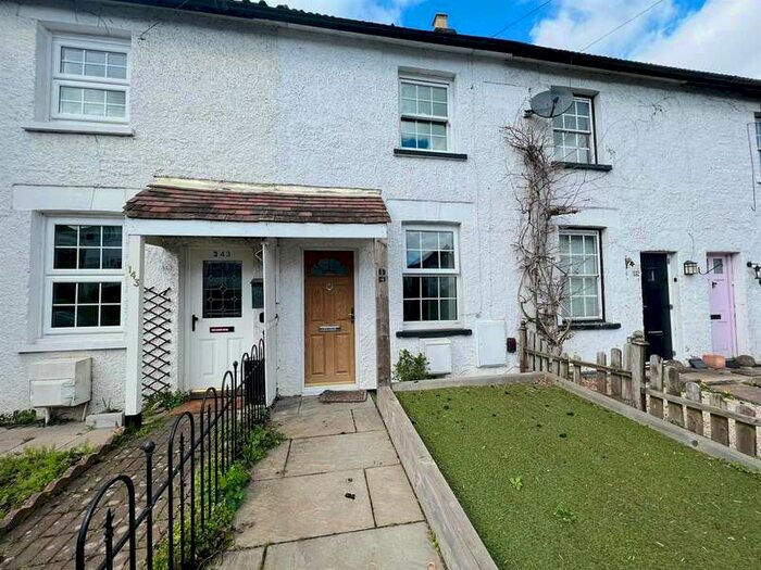 3 Bedroom Cottage To Rent In Harefield Road, Uxbridge, UB8