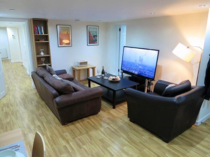 2 Bedroom Apartment To Rent In Clyde Road, West Didsbury, M20