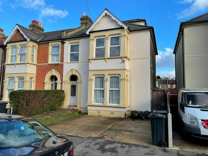 3 Bedroom Flat To Rent In Airthrie Road, Ilford, IG3