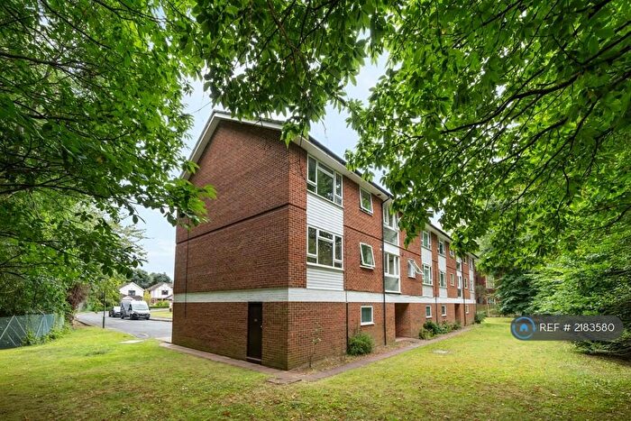 2 Bedroom Flat To Rent In Faro Close, Bromley, BR1