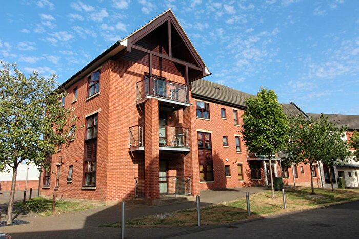 2 Bedroom Flat To Rent In The Approach, St James, Northampton, NN5