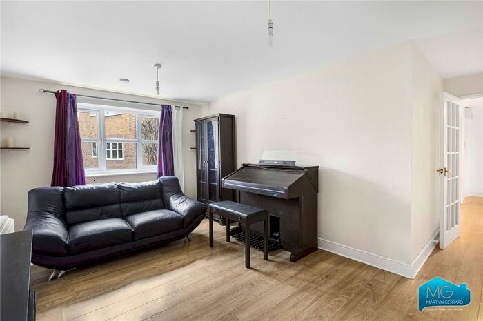 2 Bedroom Flat To Rent In Stevenson Close, Barnet, Hertfordshire, EN5