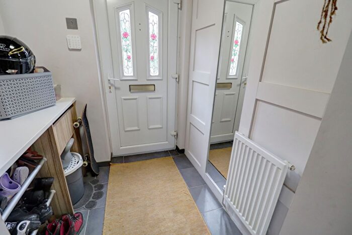 3 Bedroom End Of Terrace House For Sale In Lucerne Close, Chadderton, Oldham, OL9