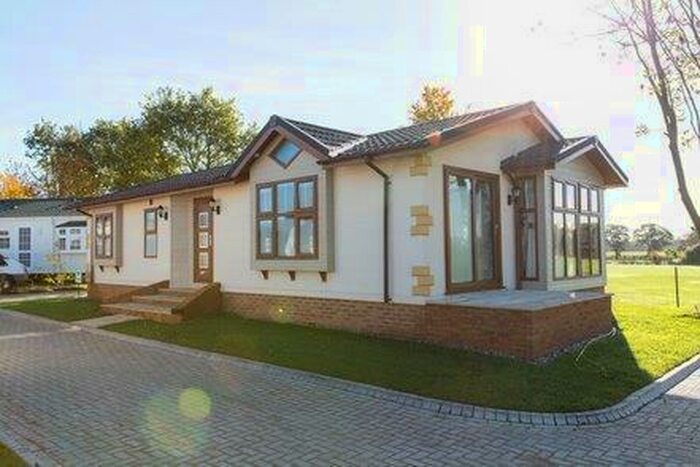 2 Bedroom Park Home For Sale In The Windsor, Heathfield Park, Bicester, OX5