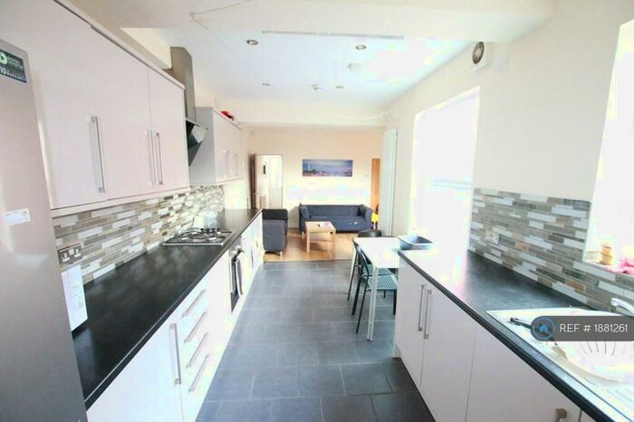 6 Bedroom Flat To Rent In Norris Road, Reading, RG6