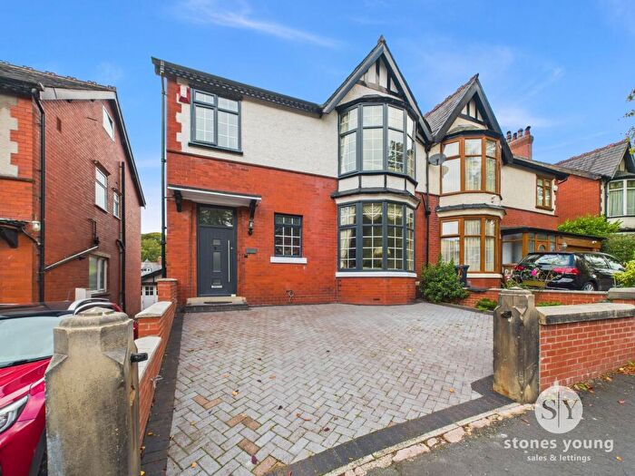 6 Bedroom Semi-Detached House For Sale In Gorse Road, Blackburn, BB2