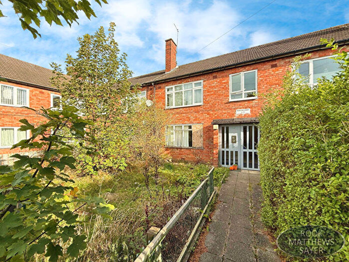 2 Bedroom Flat For Sale In Whalton Court, Newcastle Upon Tyne, NE3