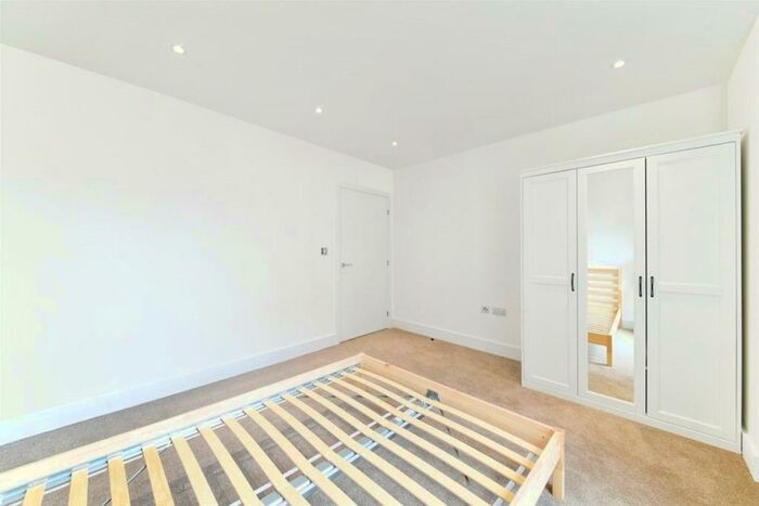 1 Bedroom Apartment For Sale In Cityview Point, Leven Wharf, Poplar, London, E14
