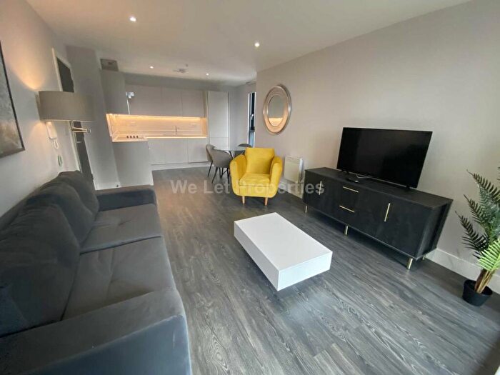 2 Bedroom Apartment To Rent In The Hallmark, Manchester, M4