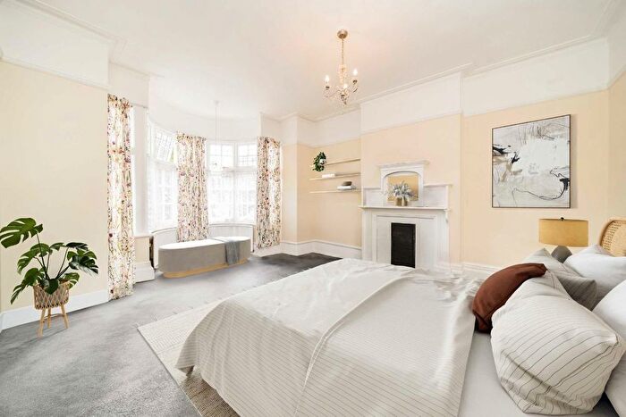 6 Bedroom Semi-Detached House For Sale In Vineyard Hill Road, London, SW19