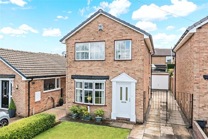 3 Bedroom Detached House For Sale In Springbank Close, Farsley, Pudsey, West Yorkshire, LS28