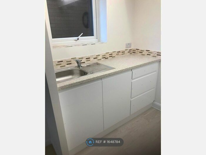 1 Bedroom Flat To Rent In Home Dean House, Poole, BH15