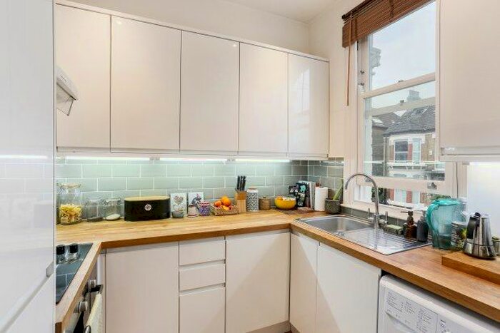 2 Bedroom Flat To Rent In Cromford Road, London SW18