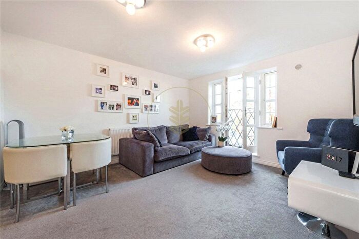 2 Bedroom Flat To Rent In Marchant Close, Mill Hill, London, NW7