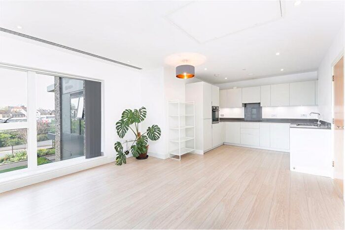 2 Bedroom Flat To Rent In Cherry Orchard Road, East Croydon, CR0