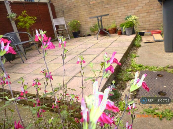 2 Bedroom Flat To Rent In North Street, Rochford, SS4