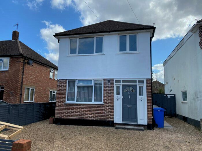 1 Bedroom Flat To Rent In Meadway Drive, Woking, GU21