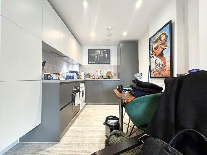 1 Bedroom Flat To Rent In Embankment House, BN1