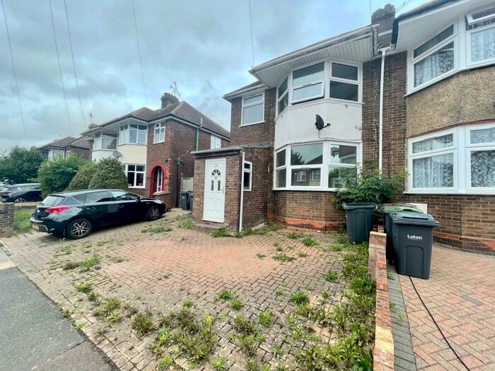 3 Bedroom House To Rent In Clevedon Road, Luton, LU2