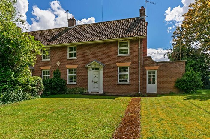 3 Bedroom Semi-Detached House To Rent In Houghton, Stockbridge, SO20