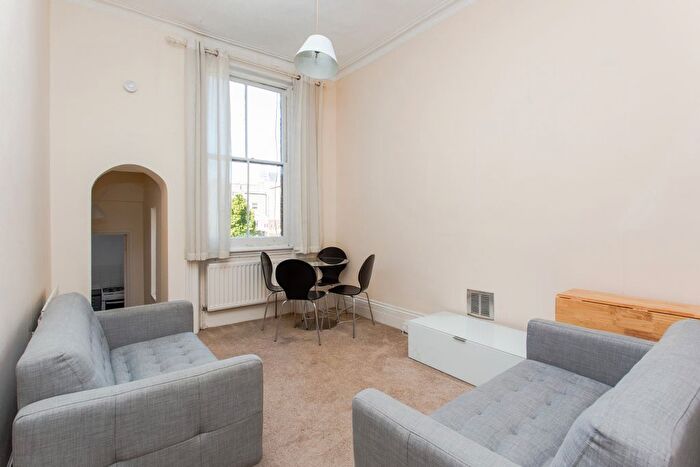 2 Bedroom Flat To Rent In Seagrave Road, London, SW6