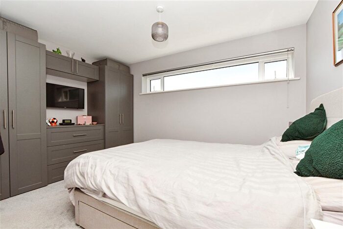2 Bedroom Flat For Sale In South Street, Dorking, Surrey, RH4