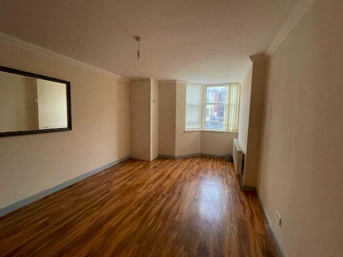 3 Bedroom Flat To Rent In Station Road, Blackpool, FY4