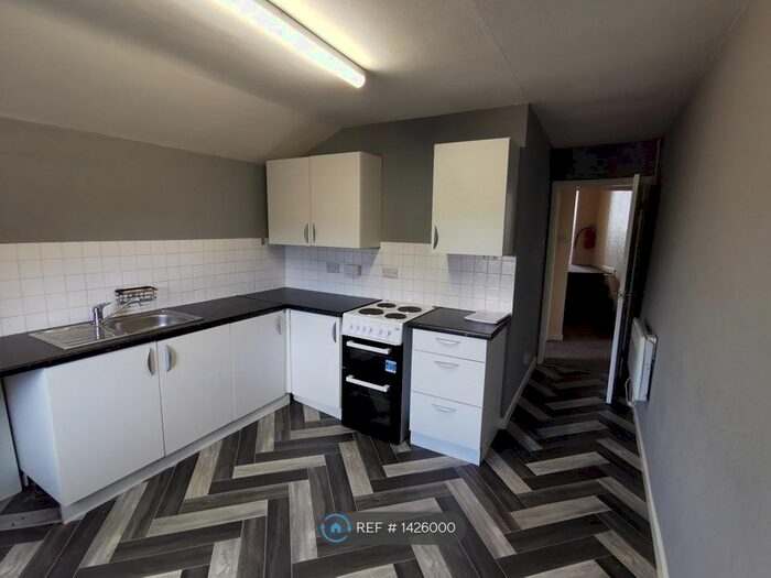 2 Bedroom Flat To Rent In The Crescent, Edlington, Doncaster, DN12