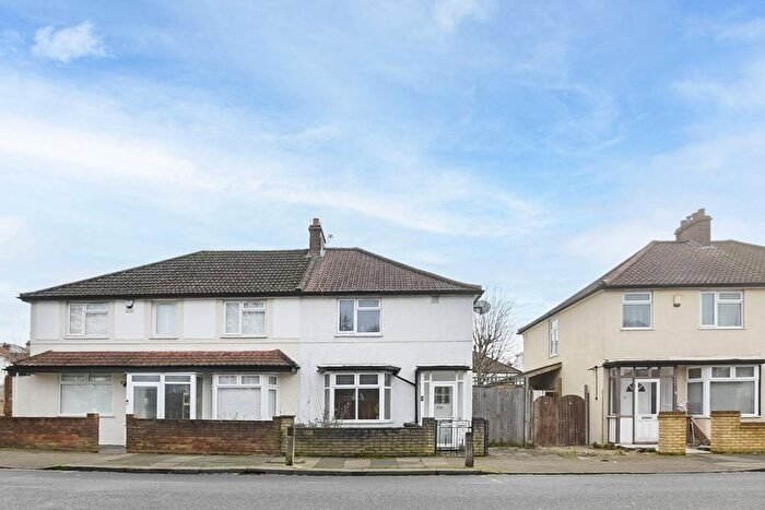 3 Bedroom Semi-Detached House To Rent In Broadwater Road, Tooting Broadway, London, SW17